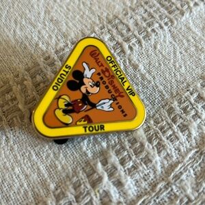 Brand New Triangle Mickey Official VIP Studio Tour Pin